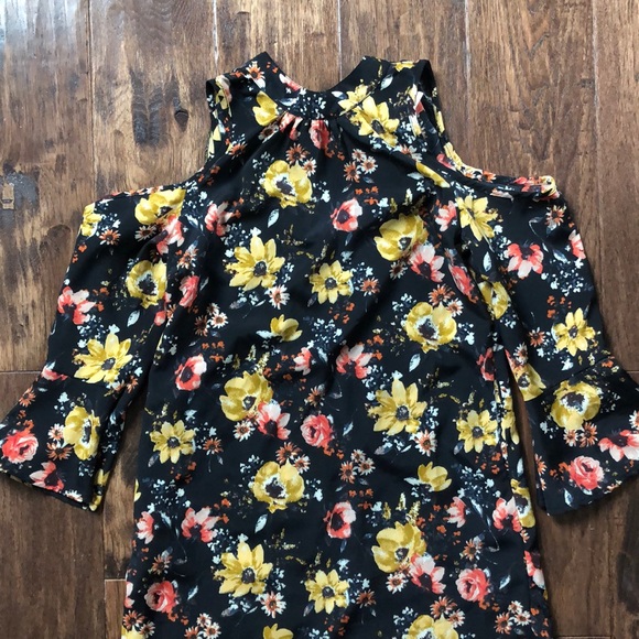 zoe & it’s floral dress - Picture 2 of 3